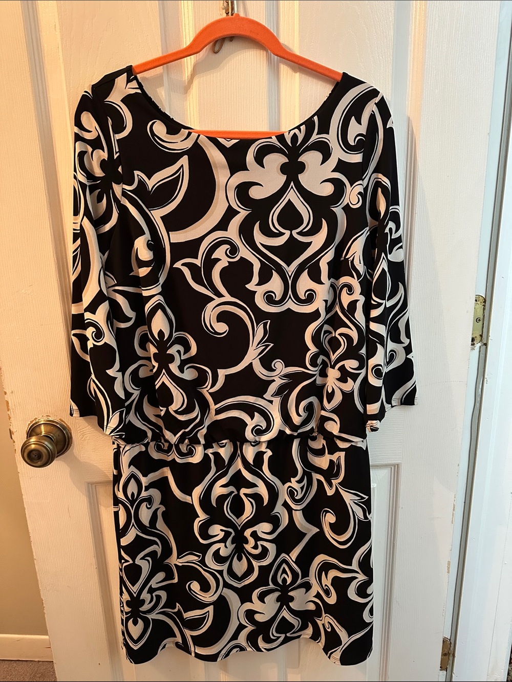 Black & White Floral-Scroll Long Sleeve Dress